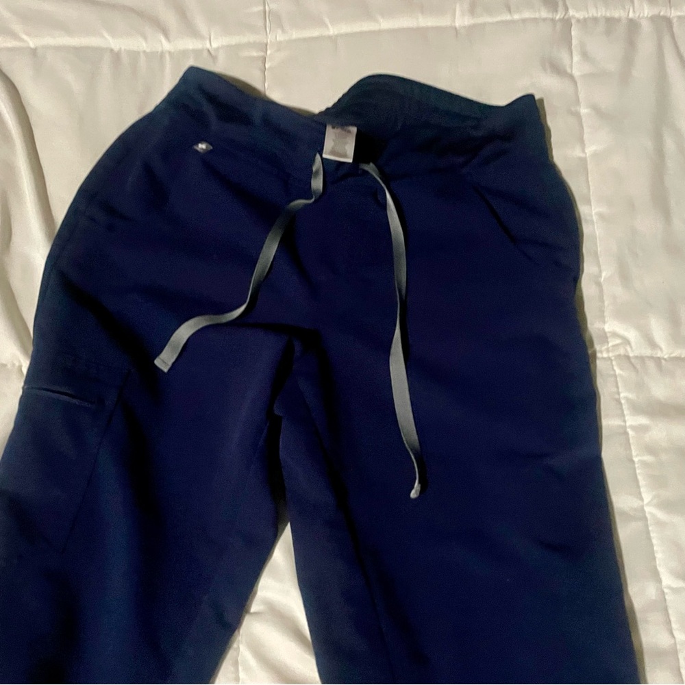 Women’s Navy Blue figs scrub pants.size small. Jogger style